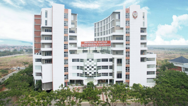 7 Universitas Terbaik di Surabaya dengan Fasilitas Kumplit yang Bisa Kalian Pilih